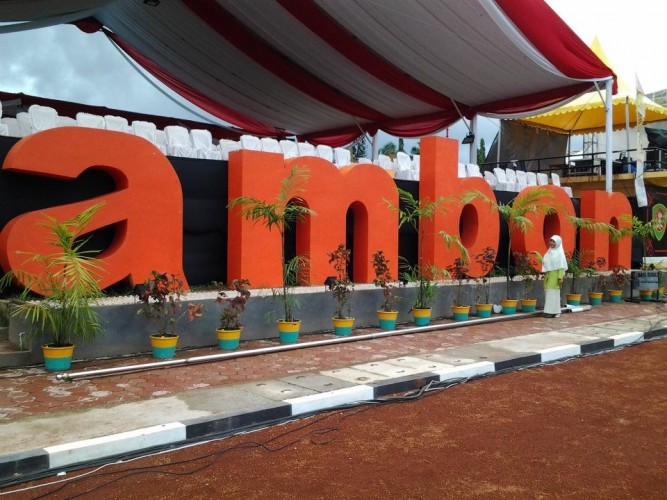 icon kota Ambon yang paling terkenal terletak di lapangan Merdeka